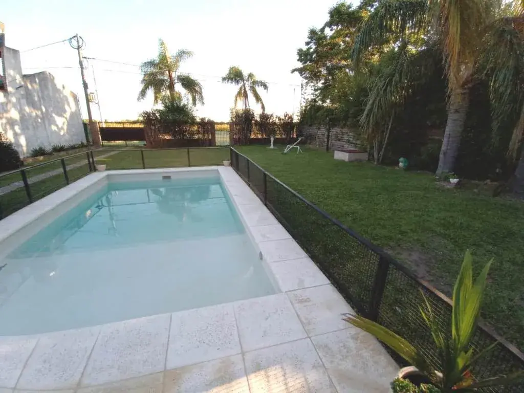 Casa quinta con piscina en Pueblo Belgrano sobre ruta